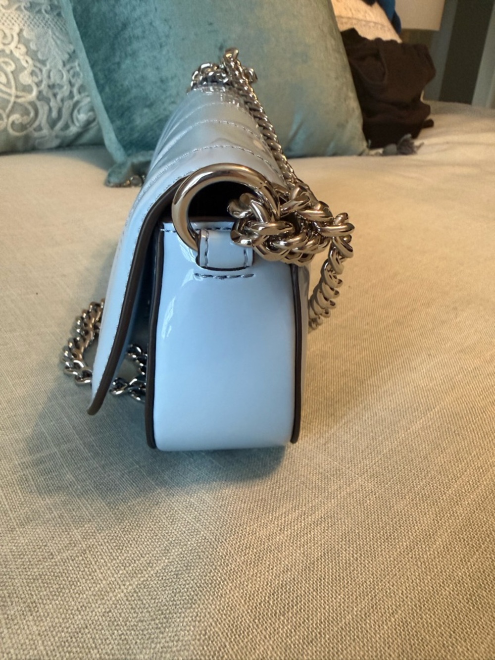 Michael Kors Baby Blue Patent Leather Chain Crossbody - Picture 4 of 12